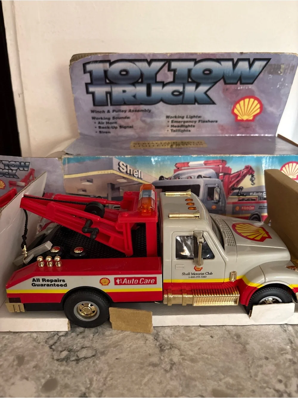 Shell Toy Tow Truck Vehicle W/ Lights & Sounds 1997 Hermann Marketing
